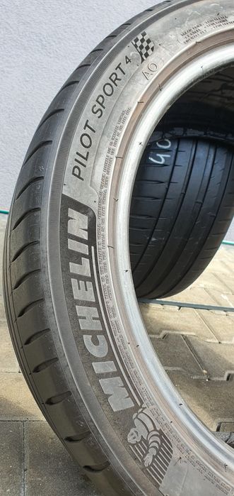 245/45/19 Michelin