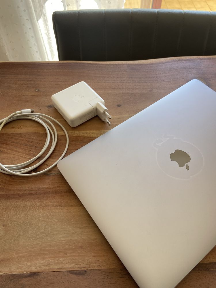 Macbook Pro 2018, 15”, i7 16RAM 256GB