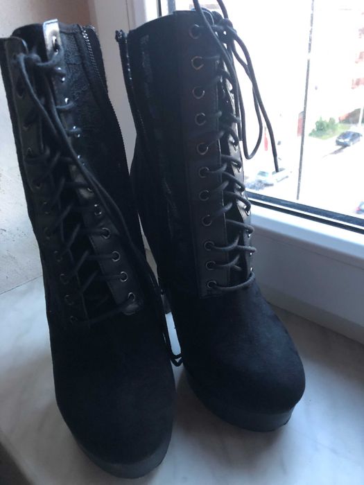 Botki na platformie-koronka i zamsz, wysoki obcas-szpilka