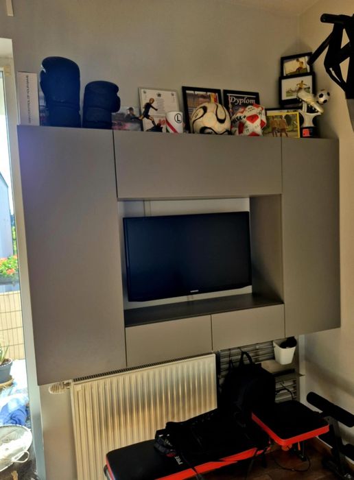 Meble do pokoju młodzieżowego biurko szafki