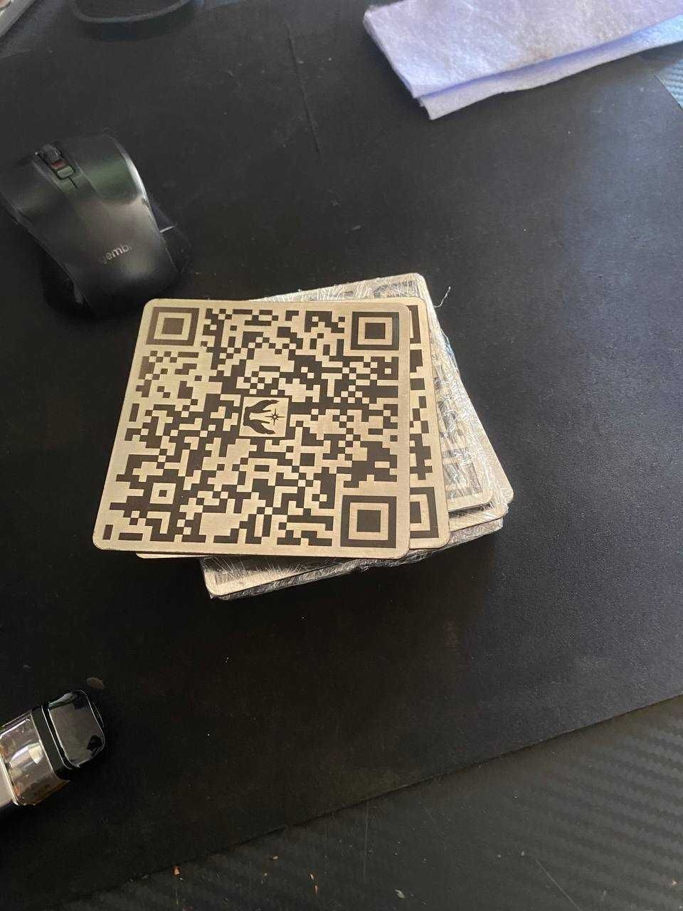 Таблички на пам'ятник з qr кодом