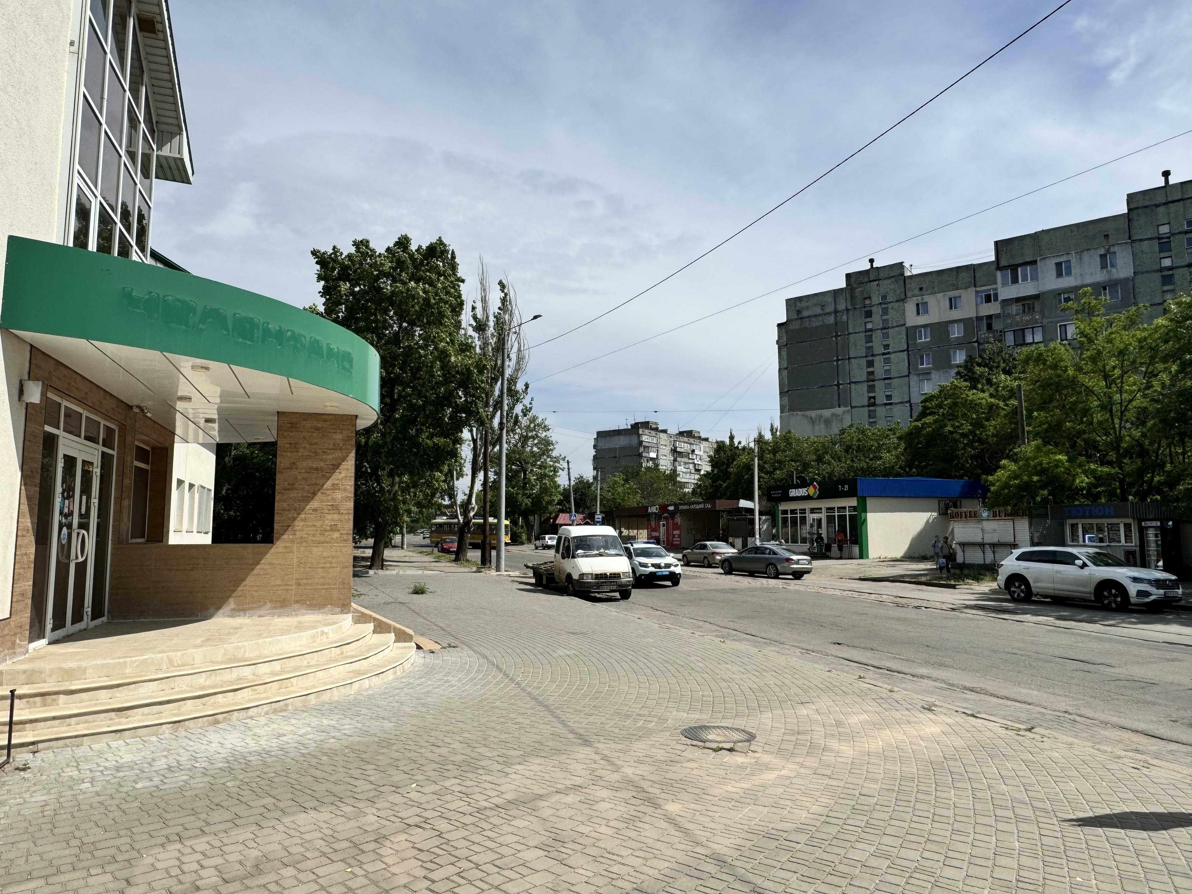 6 Слобідська  окремо стояча будівля 1000 кв.м. ціна 200000 грн/міс