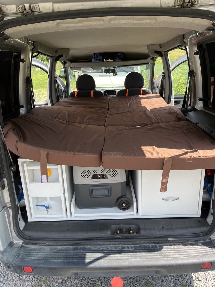 Zabudowa turystyczna camper box, spanie