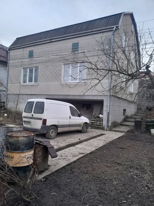 Продаж будинку, Пустомити