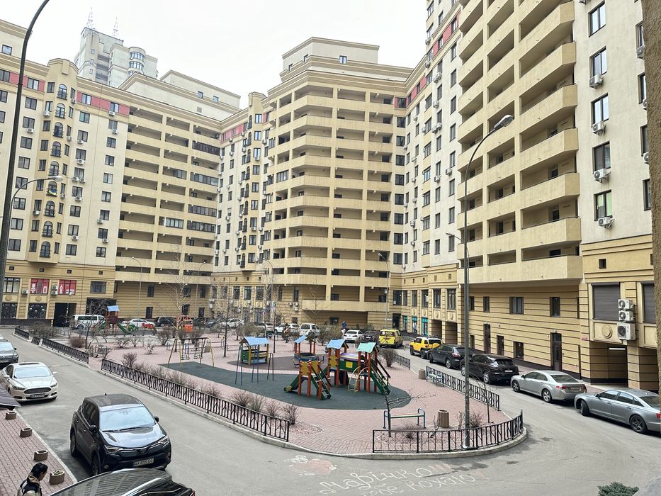 Дмитрівська 75, нежитлове приміщення під будь який вид діяльності