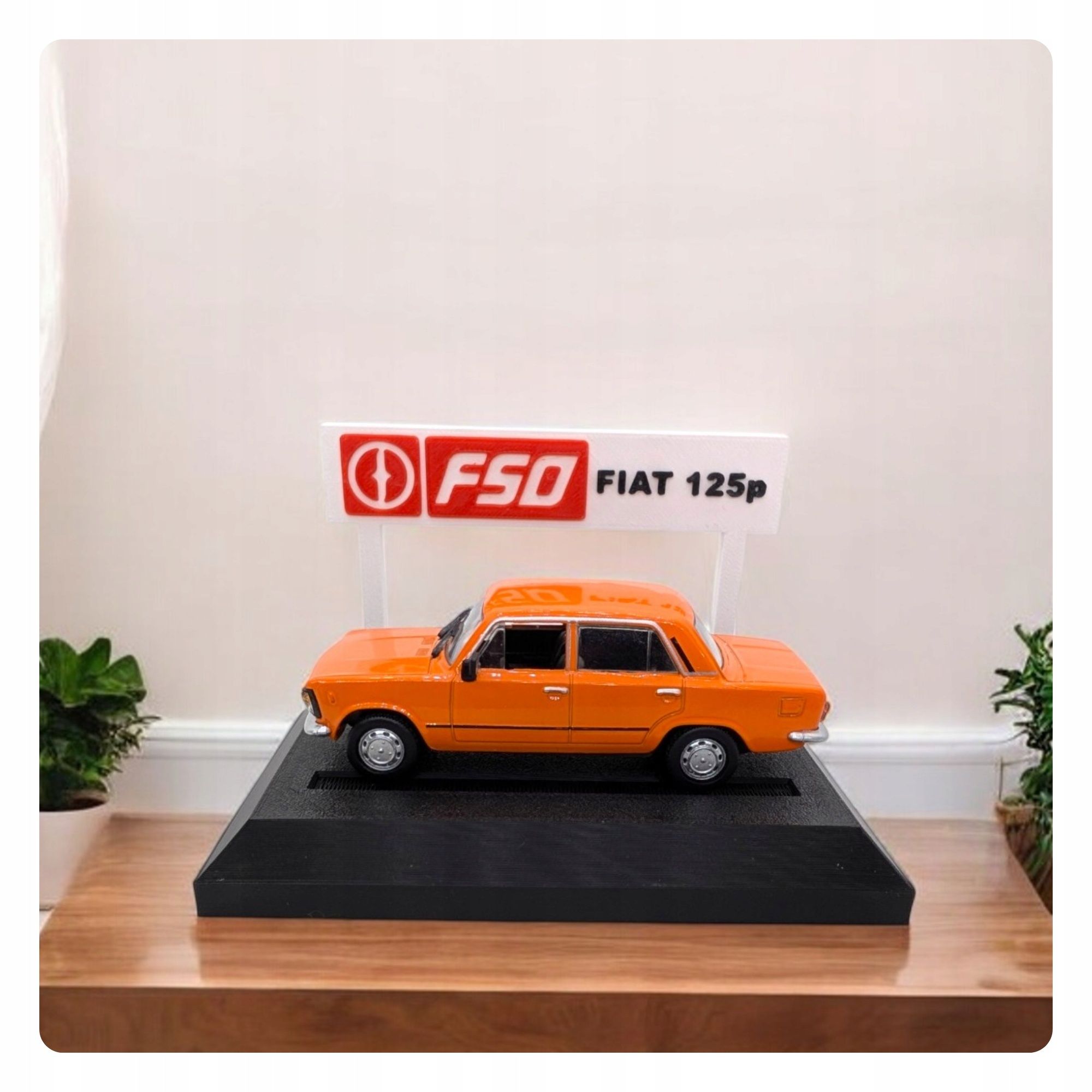 Podstawka modelarska do fiat 125p 1:43 z logo fso