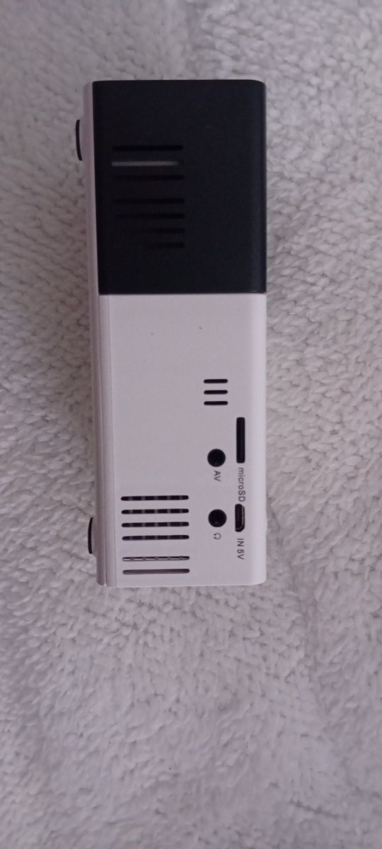Projector LED modelo YG300