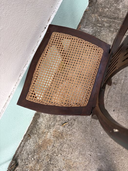 Cadeiras de  cerejeira e palhinha