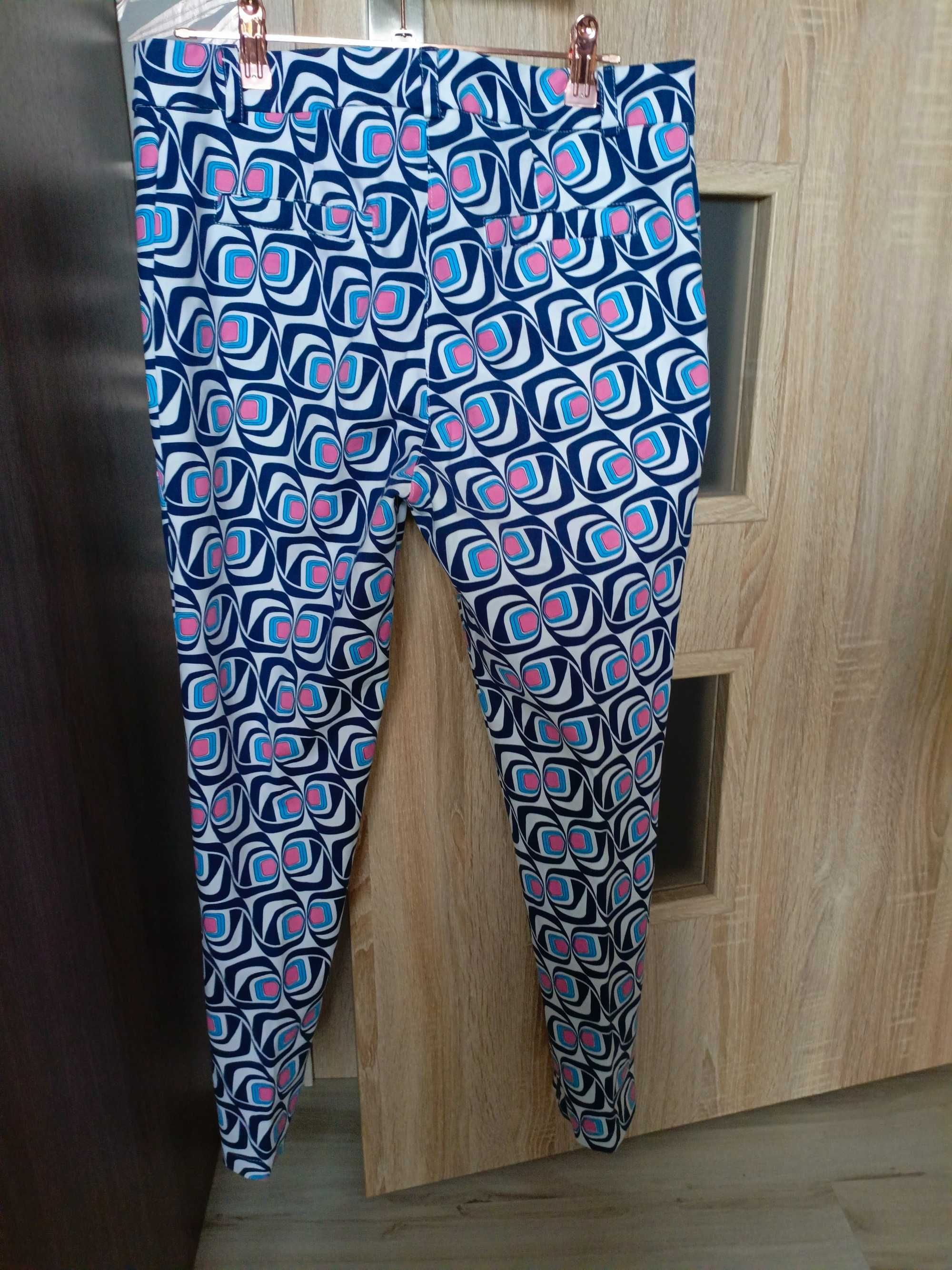 spodnie z kantem w kolorowy wzór