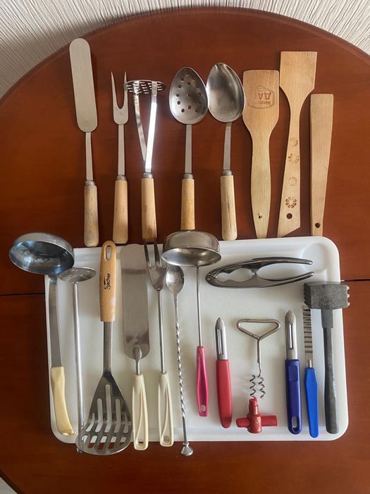 Наборы кухонных принадлежностей. В наборе 21 шт.