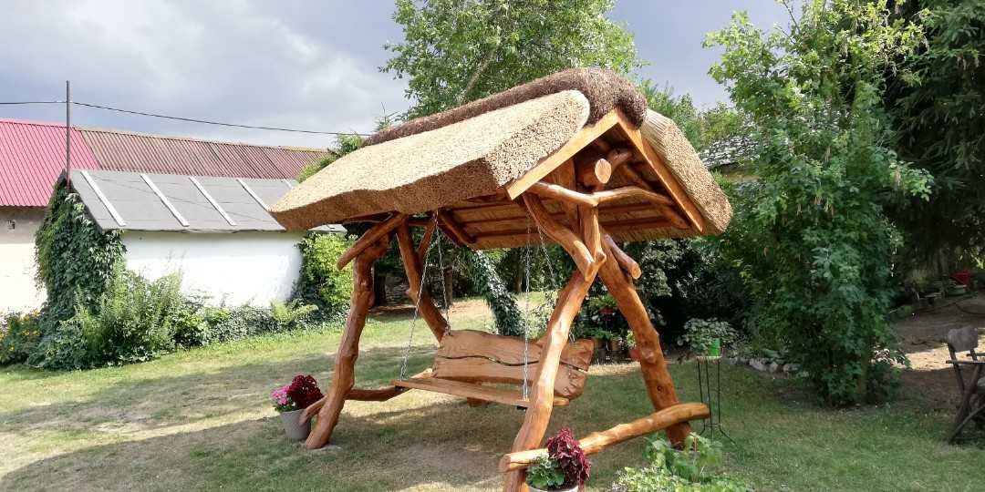 #altana #ogród #meble #trzcina #dach #relaks #grill #huśtawka #bal