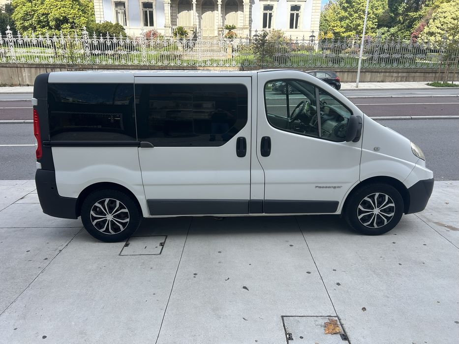 Renault Trafic 2.0. Dci 9 lugares