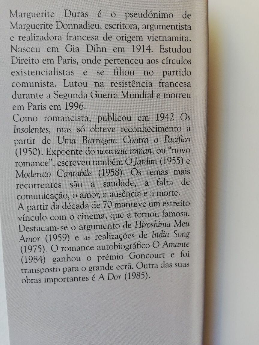 Olhos azuis,  cabelo preto de Marguerite Duras
