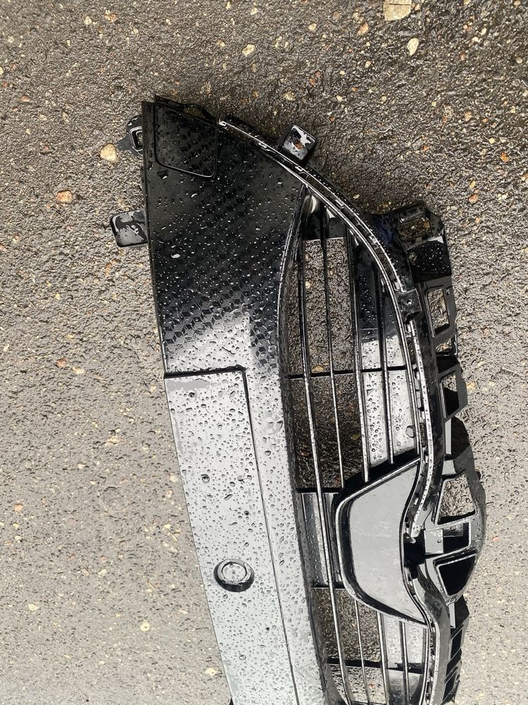 Toyona yaris IV kratka zderzaka grill ładna oryginał 53101-K0010