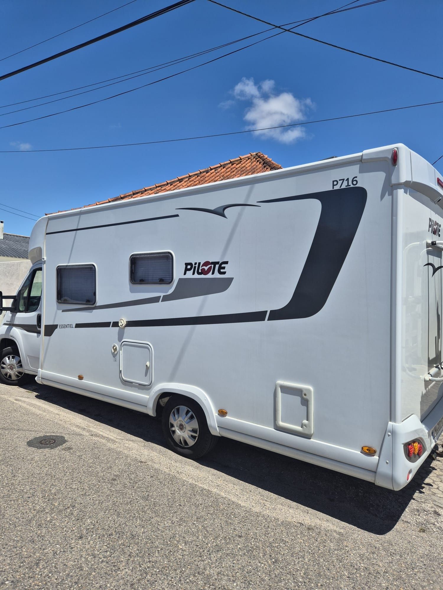 Autocaravana Pilote Essentiel P716 -  Fiat