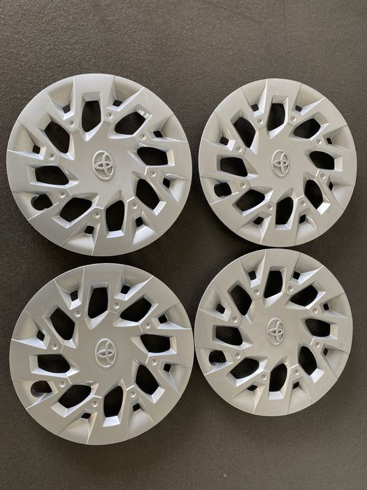 Komplet NOWE kołpaki 15” 4szt oryginał Toyota Aygo Yaris 42602-0H160