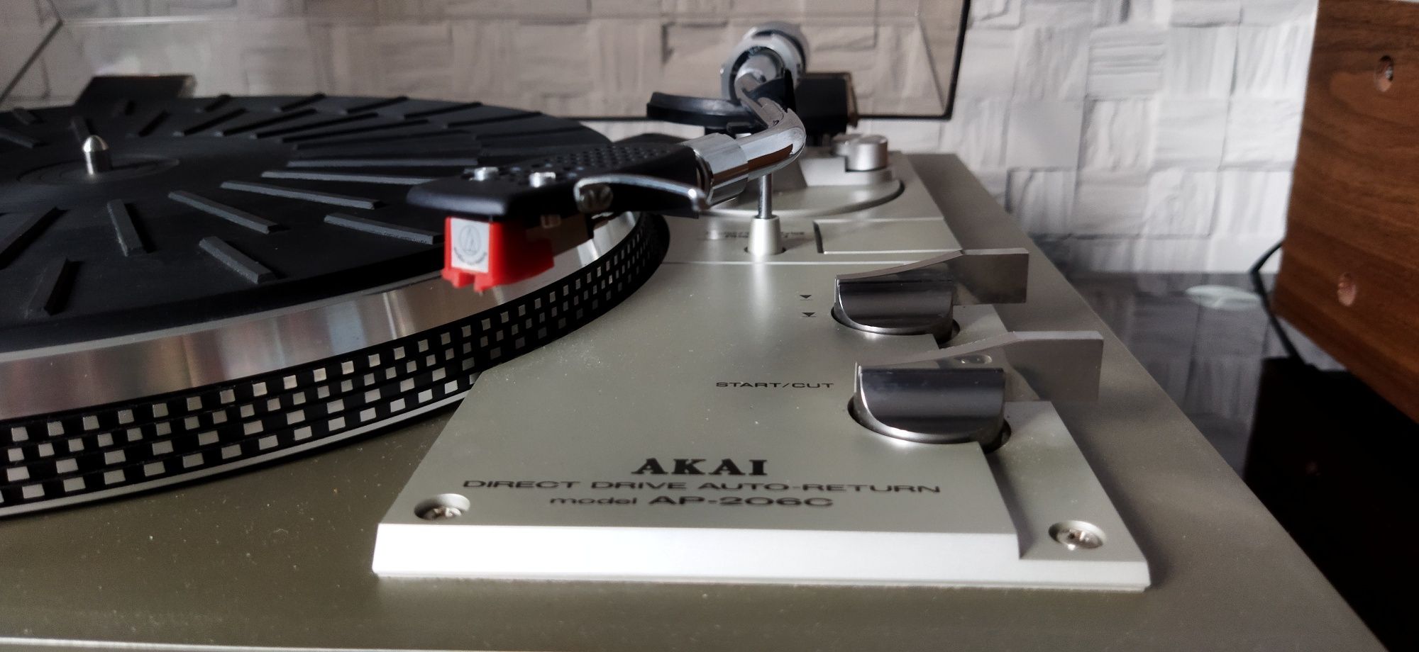Gramofon Akai AP206 C