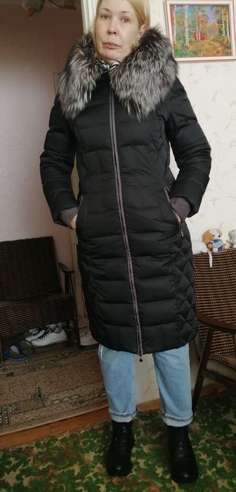 Зимний пуховик с капюшоном