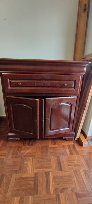 Escrivaninha e móvel TV