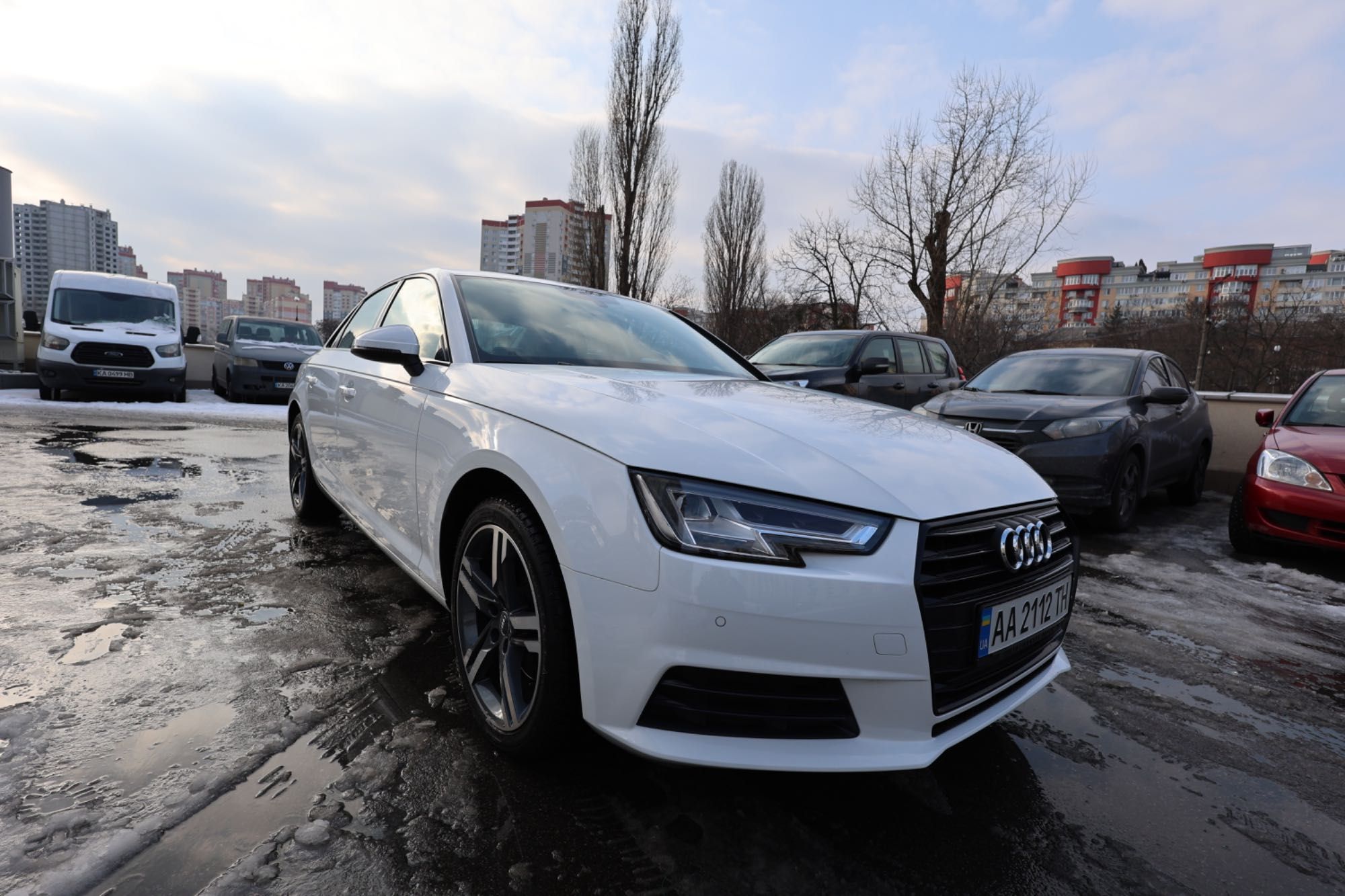 Продаю Audi A4 перша єдина власниця 69000км без дтп