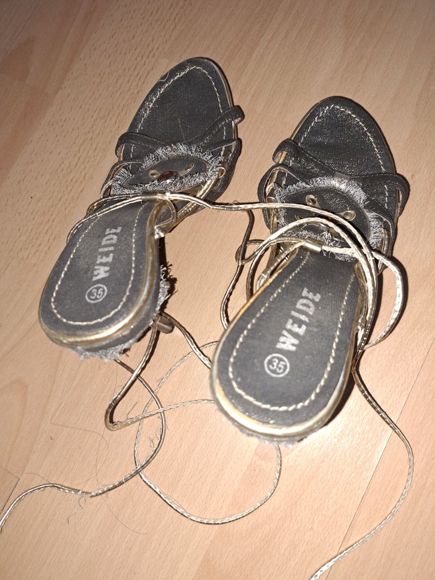 Buty na koreczku