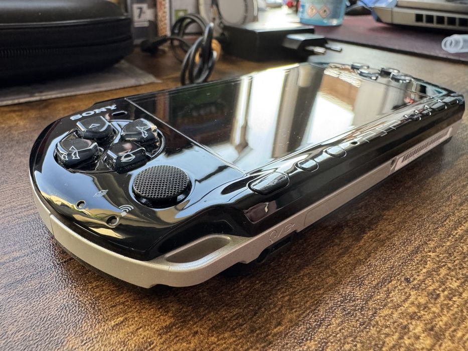 Sony PlayStation Portable PSP-3004 BOX dla kolekcjonera zestaw