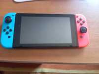 Nintendo Switch com capa e jogos