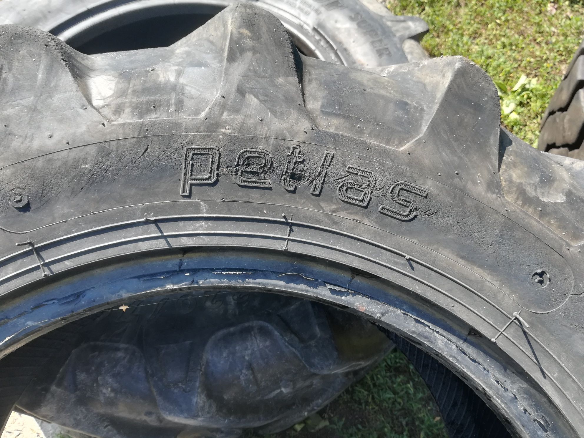 Opona 300/70r20