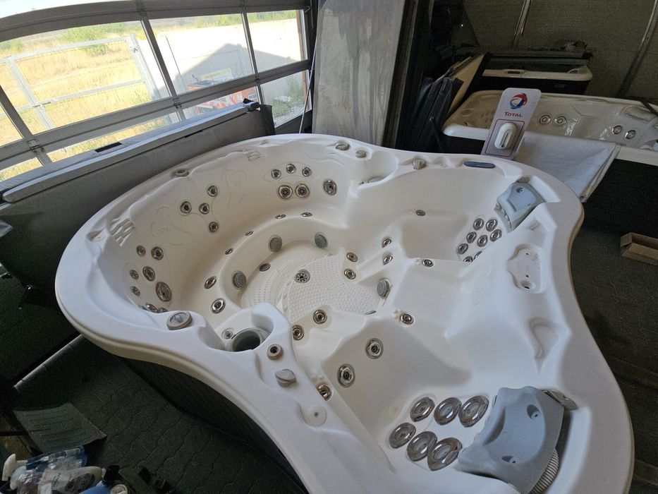 Dimension One Amore Bay Spa jacuzzi dzakuzi caloroczna ogrod taras.