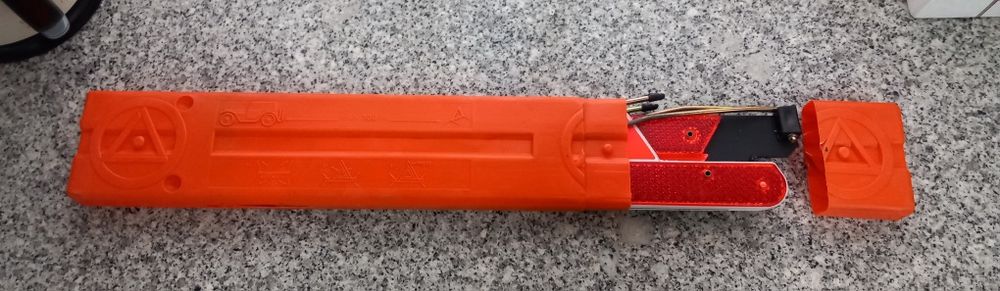 TRIÂNGULO HOMOLOGADO SINALIZADOR(Acidentes)PARA AUTOMÓVEL.Casa,Viagem.