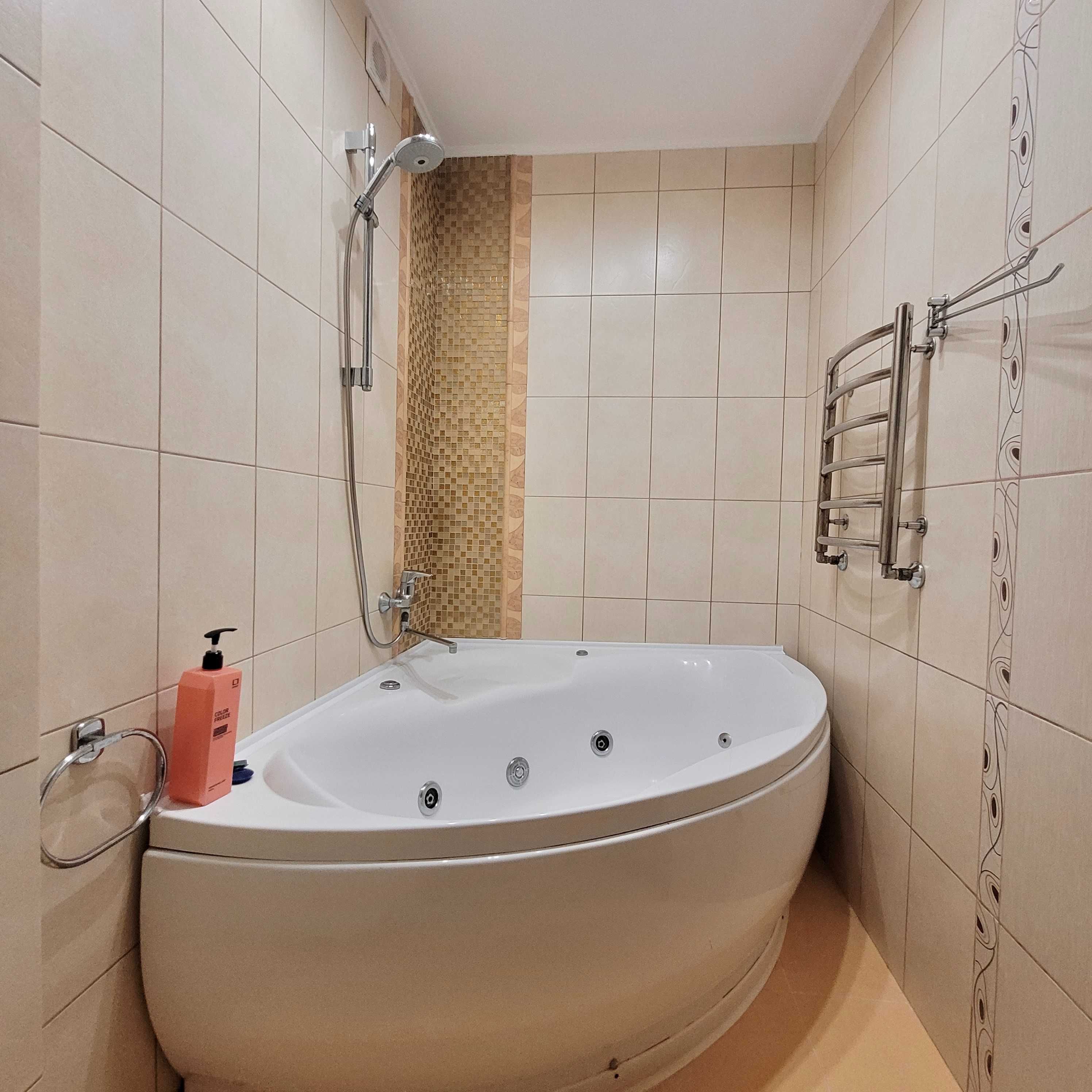 ApartPoltava  двокімнатні апартаменти ПОДОБОВО Premium Relax з ДЖАКУЗІ