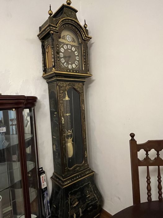 Relógio de pé antigo