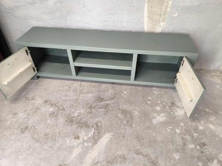 Oliwkowa drewniana szafka RTV meble u Szwagrów