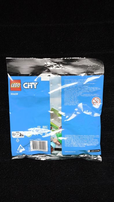 Klocki LEGO City 30639 - Wybieg dla psów i hulajnoga