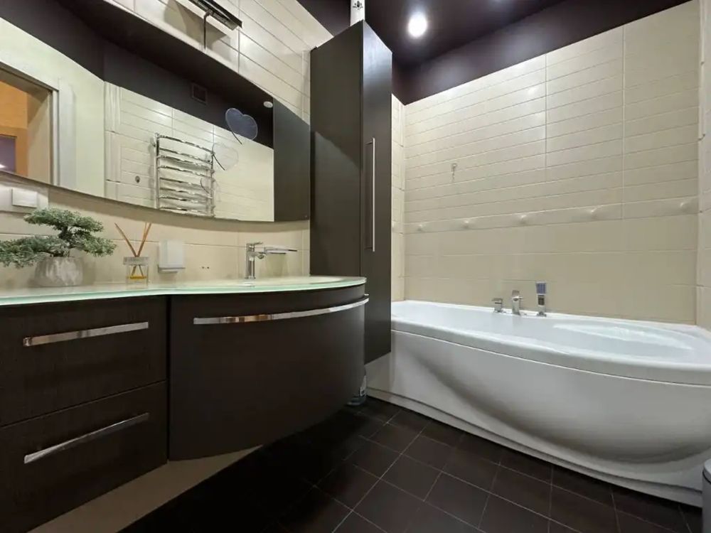 Продам 3-комн.квартиру 153 м.кв. Ремонт.В центре. Созидатель. Гоголя.
