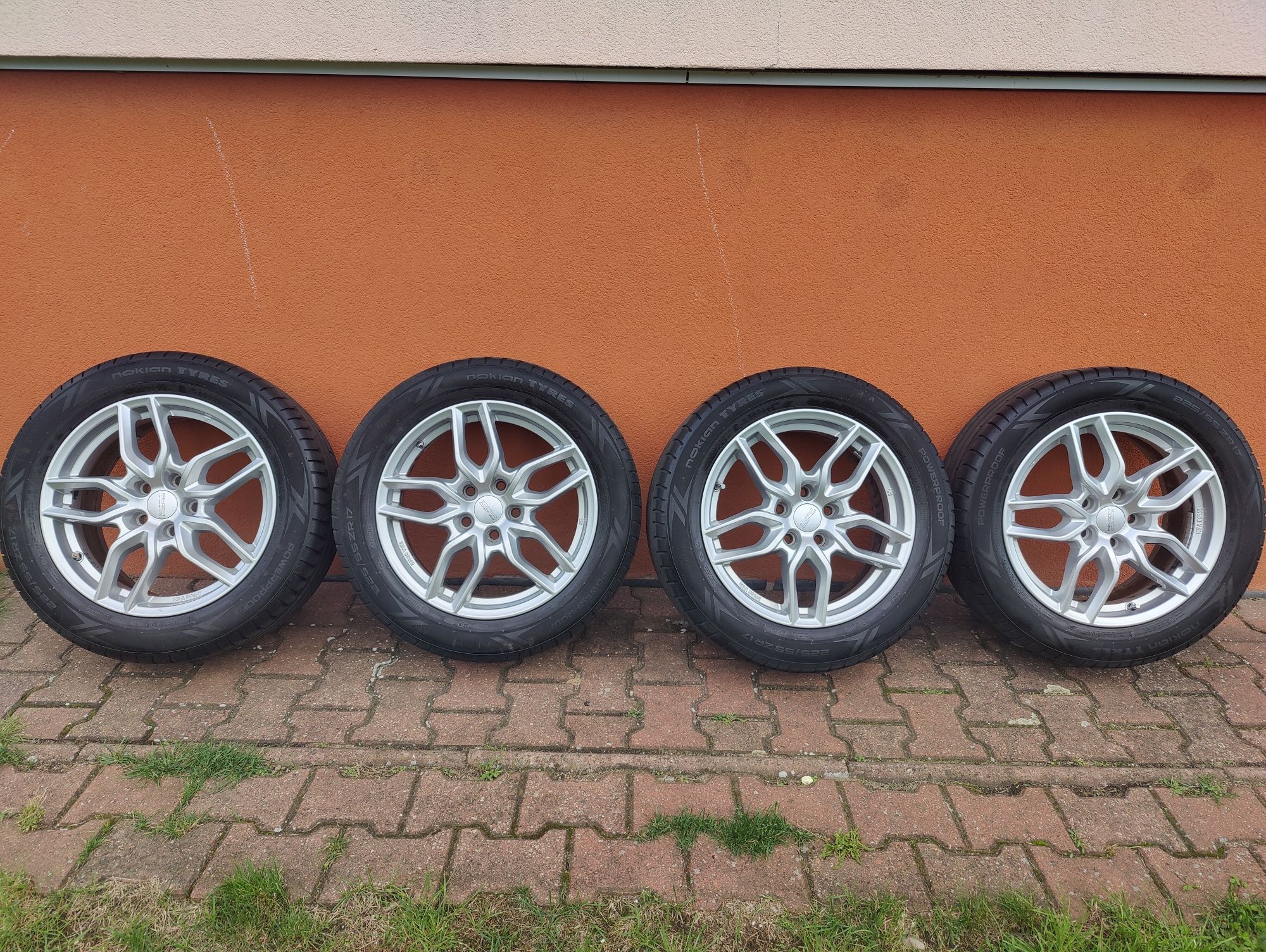 Koła Anzio Spark polar 17' 5x114.3 5x114 et 45