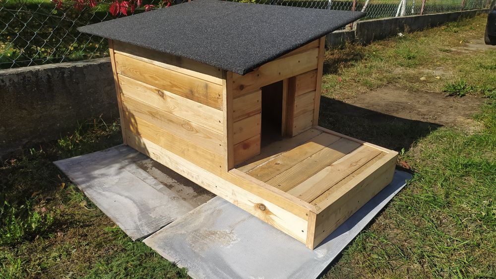 Buda dla psa ocieplona