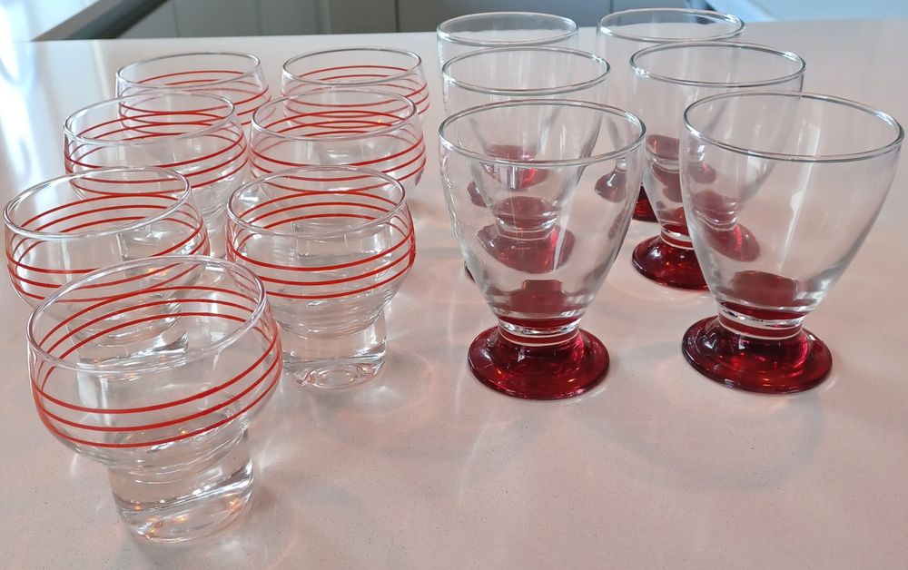Conjunto de 13 copos motivo vermelho