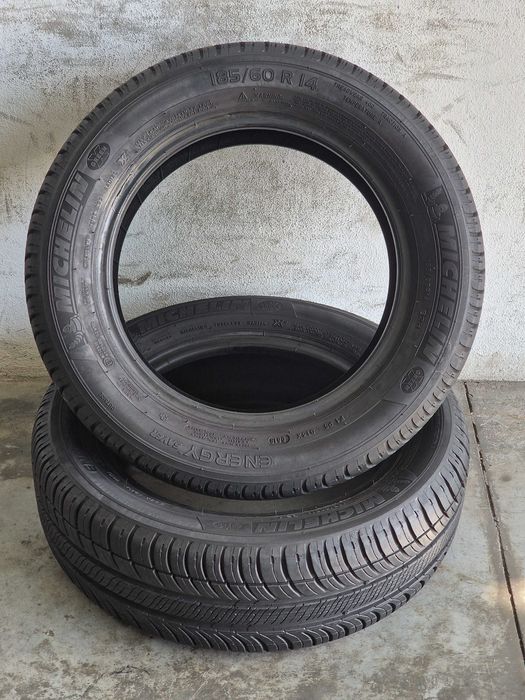 2 Pneus MICHELIN 185/60R14 Semi Novos