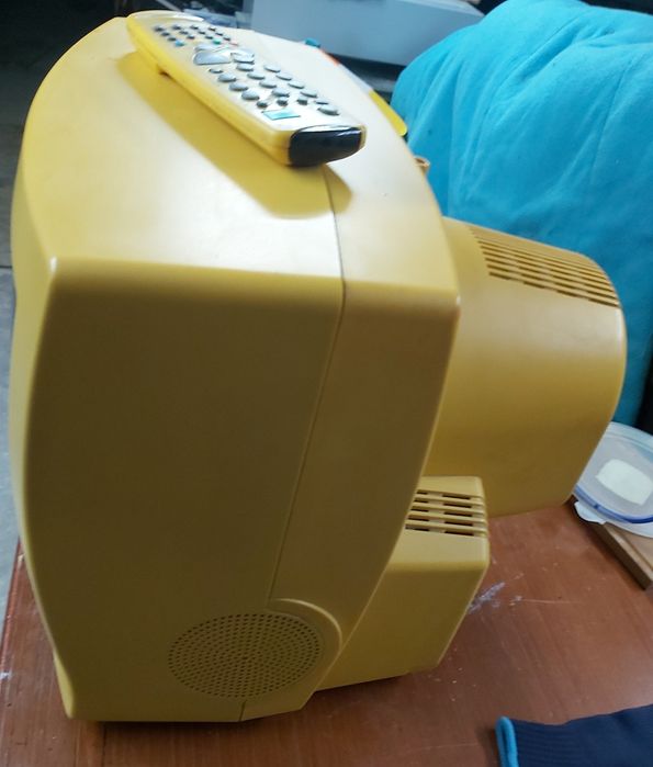 Televisão / TV / Comando / Suporte parede