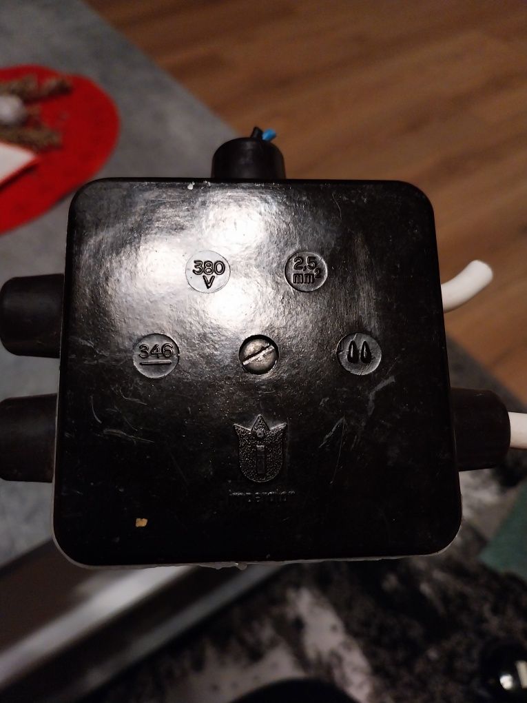 Lampa  loft włącznik JUNG puszka