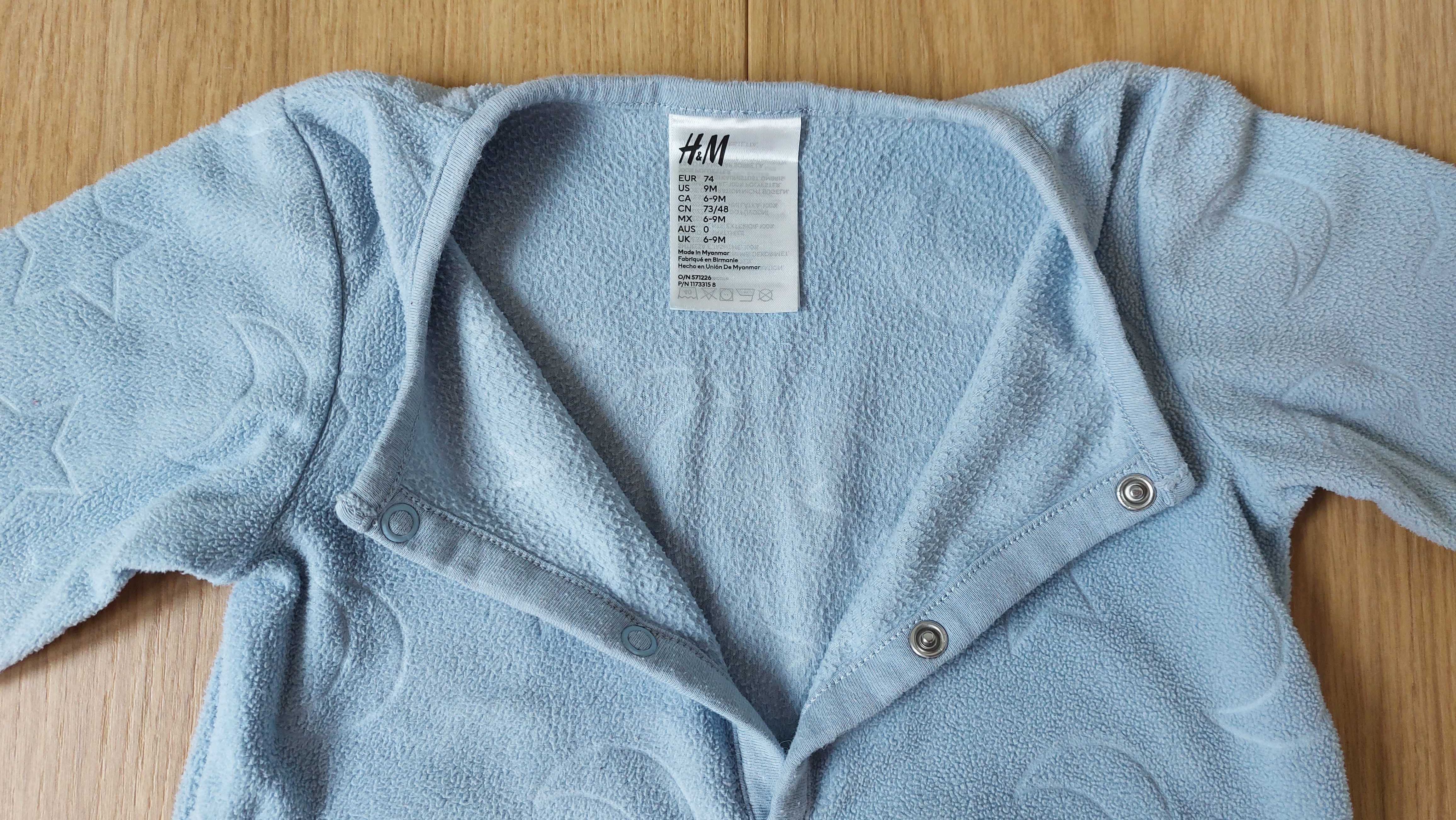 Polarowy pajacyk ze stopkami dla chłopca, niebieski_H&M_rozm. 74