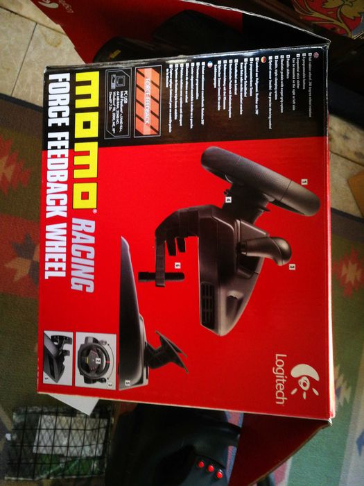 Volante Longitech "momo racing Force feedback wheel"