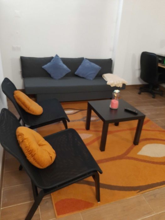 Espaçoso estúdio / T1, mobilado para jovem casal