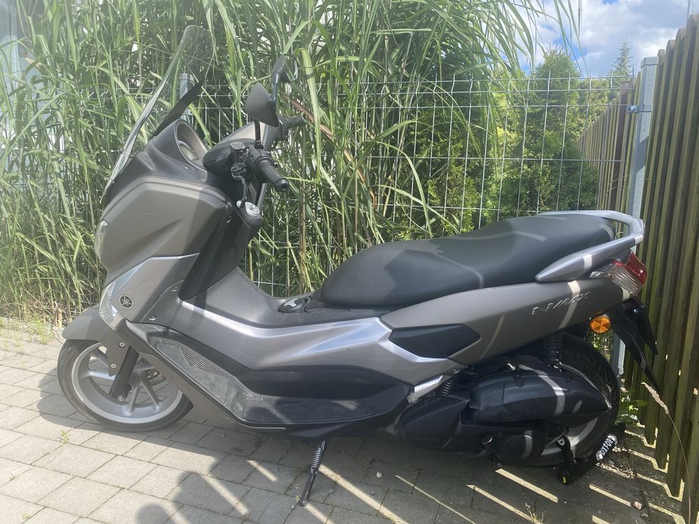 Skuter Yamaha nmax 125.