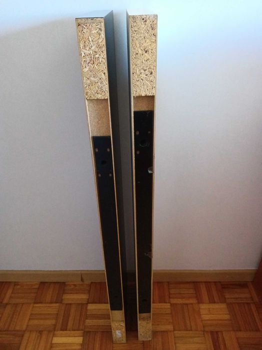 Estante de parede (branco e preto)