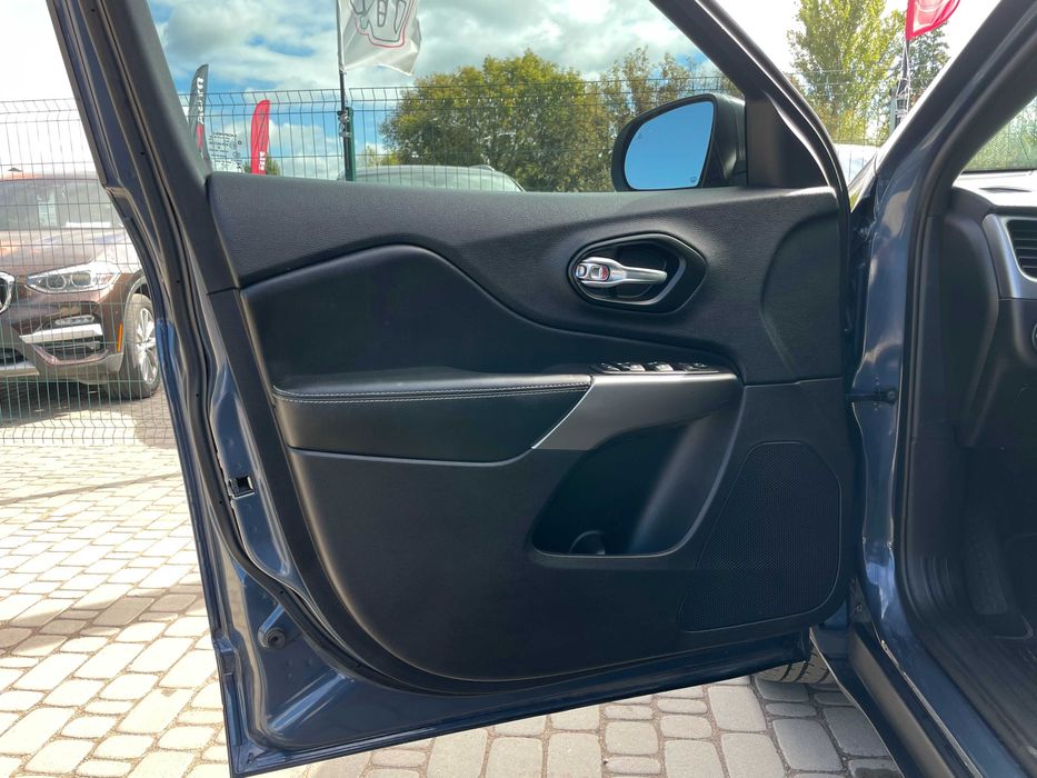 Jeep Cherokee 2021 бензин 3.2