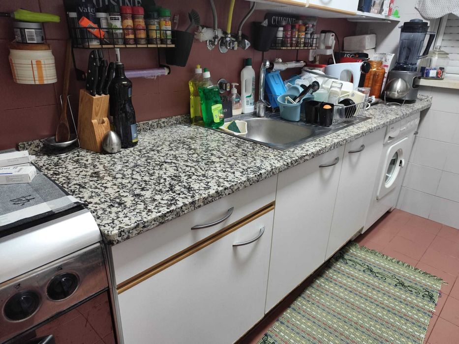 Balcão de pedra de Cozinha em excelente estado de conservação