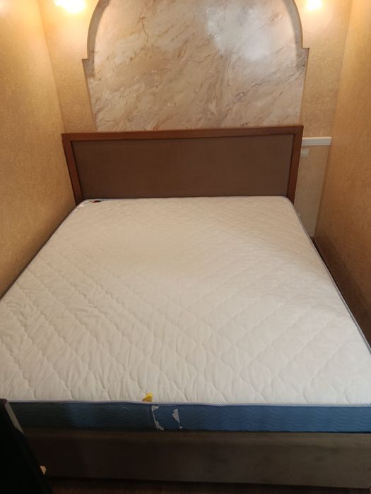 Ліжко з матрасом 180*200