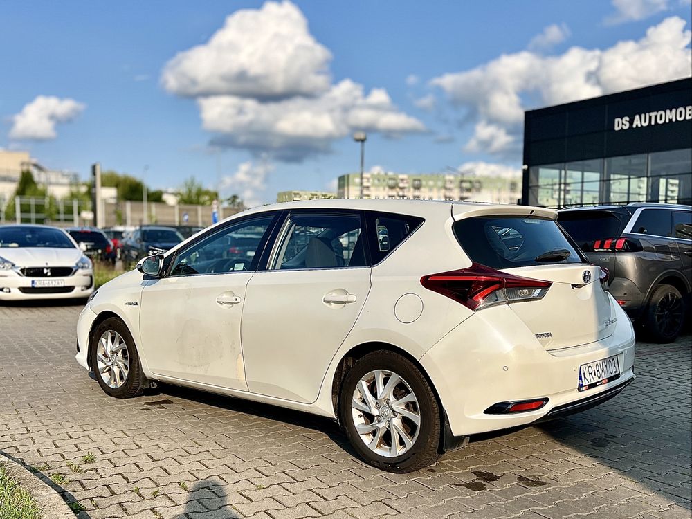 Samochód do Wynajęcia Wynajem Aut pod cele osobiste Hybryda Automat